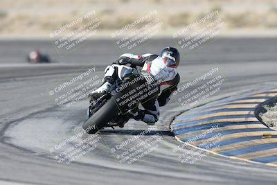 media/Dec-01-2025-Moto Forza (Mon) [[2daa91e15f]]/1-Advanced Group/Session 2 Turn 11 Backside/